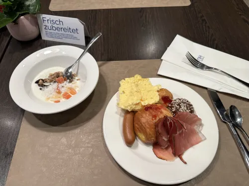 NH Danube City Dining Photos