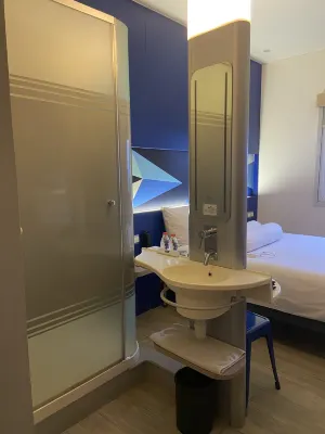 MD7 Hotel Cirebon Kamar Photos