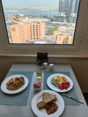 Hawthorn Suites by Wyndham Abu Dhabi City Center Питание Photos