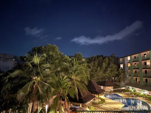 Ibis Phuket Kata Рядом с отелем Photos