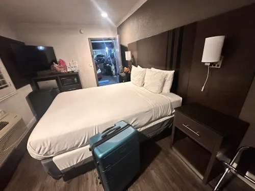 SureStay Hotel by Best Western Seaside Monterey Rooms Photos