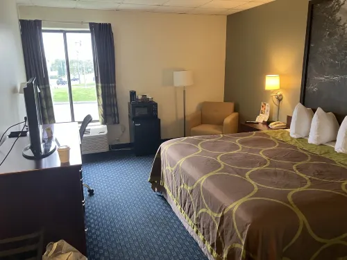 Super 8 by Wyndham Liverpool/Syracuse North Airport Rooms Photos