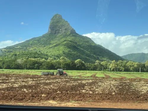 LUX* Le Morne, Mauritius Рядом с отелем Photos