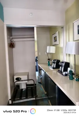 Aston Waikiki Circle Hotel Rooms Photos
