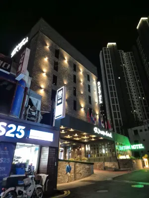SR Design Hotel Exterior Photos