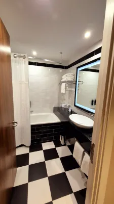 Hilton London Wembley Rooms Photos