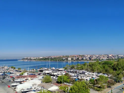 Wyndham Grand Istanbul Kalamış Marina Hotel À proximité de l'hôtel Photos