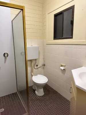 Opal Inn Hotel, Motel, Caravan Park Chambres Photos