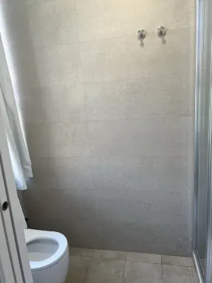 Mythic Valencia Kamar Photos