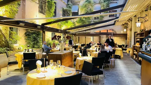 Hotel Saturnia & International Photos
