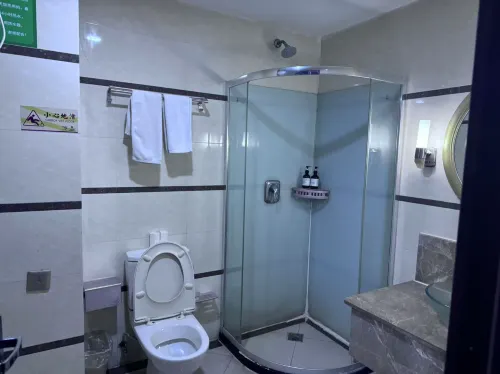 The Grand Tower Hotel Zimmer Photos