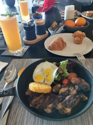 Padma Hotel Semarang Makanan Photos
