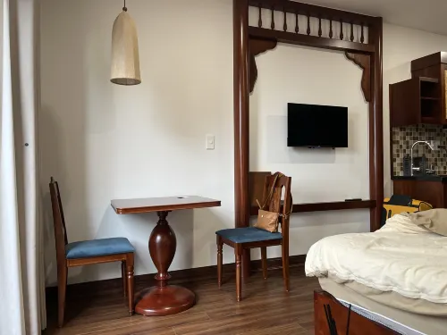 Evelyn Phong cách Đông Dương thanh lịch tại trung tâm Hà Nội Phòng Photos
