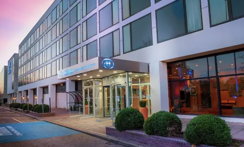 Hampton by Hilton London Gatwick Airport Exterior Photos