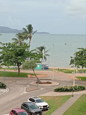 Madison Ocean Breeze Apartments Near Hotel Photos