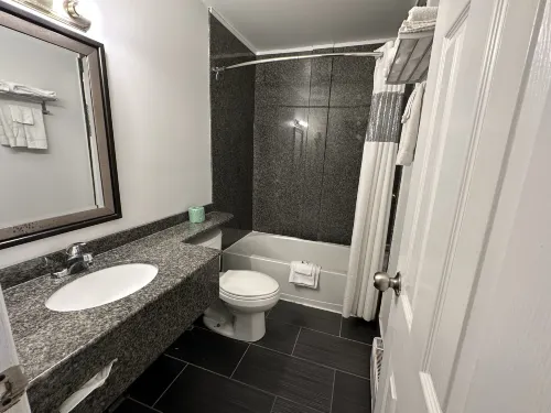 Howard Johnson by Wyndham Gananoque Chambres Photos