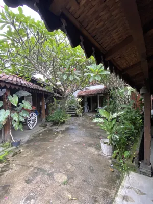 Griya Gribig Guest House Mitra RedDoorz Dekat Hotel Photos