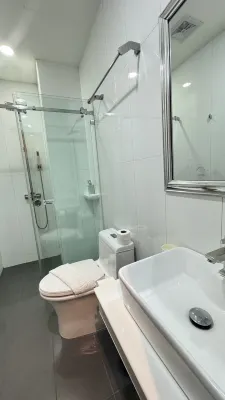 Hataara Kamar Photos