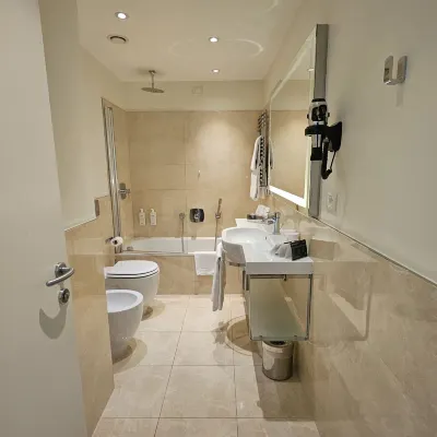 UNA HOTELS Century Milano Zimmer Photos
