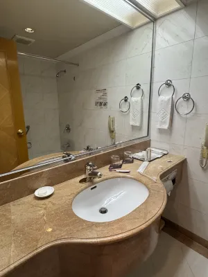 Golden Crown China Hotel Rooms Photos