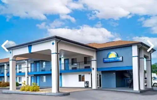 Days Inn by Wyndham Hamilton Extérieur Photos