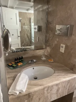 NJV Athens Plaza Camere Photos