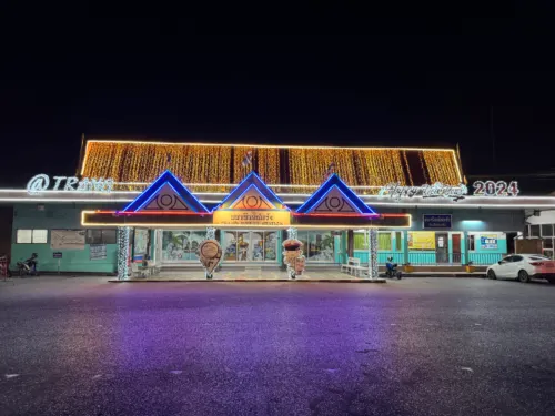 Ban Ao Thong Photos