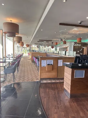Future Inn Plymouth Restauration Photos