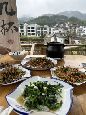 Chuxin Hostel Dining Photos