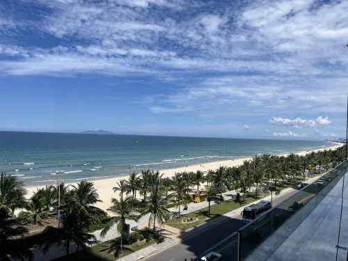 Serene Beach Hotel Danang Рядом с отелем Photos