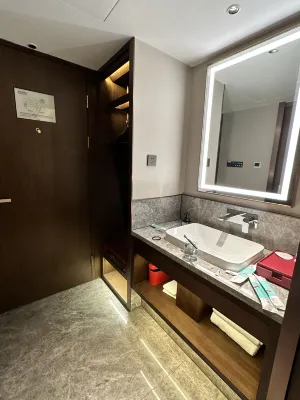 Meiqiu Holiday Hotel (Zhuhai Gongbei Port Branch) Rooms Photos
