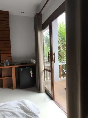 Lanta Intanin Resort Zimmer Photos