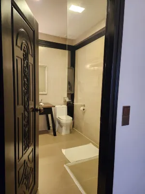 White Mansion Rooms Photos
