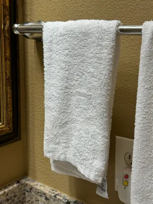 Quality Inn & Suites Westminster Seal Beach Rooms Photos