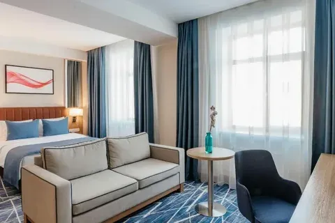 Ramada by Wyndham Astana Zimmer Photos