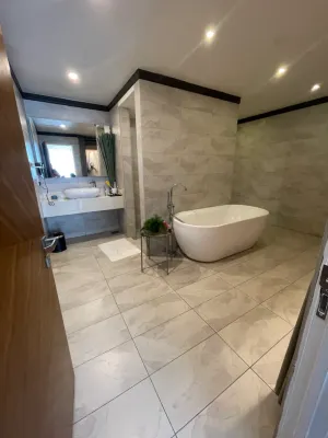 Lot 33 Boutique Hotel Rooms Photos