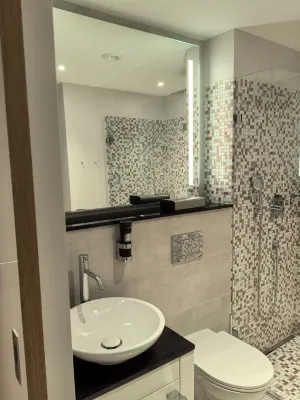 Leonardo Hotel Zurich Airport Rooms Photos