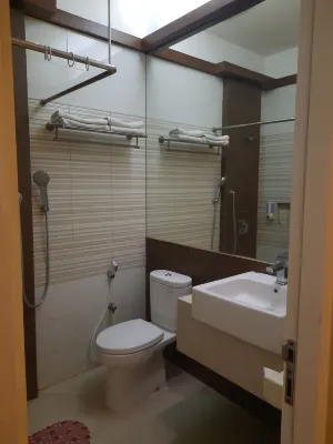 Life Emerald Hotel Surabaya Номера Photos