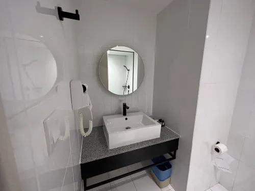 Crystal Crown Hotel JB Kamar Photos