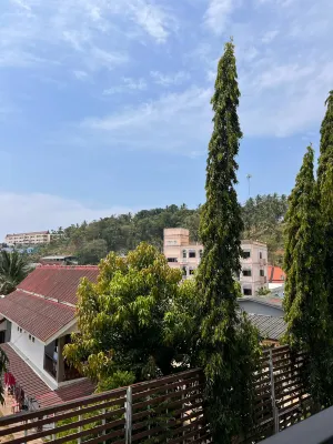 The Melody Phuket Рядом с отелем Photos