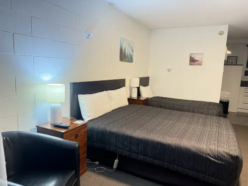 289 Midway Motel Rooms Photos