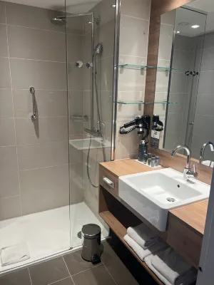 H4 Hotel München Messe Zimmer Photos