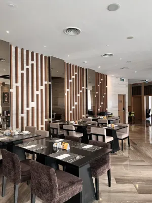 Holiday Inn & Suites Jakarta Gajah Mada Makanan Photos
