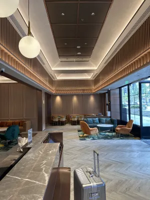 Orange Hotel Area Publik Photos