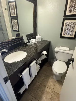 Courtyard by Marriott King Kamehameha's Kona Beach Hotel Rooms Photos