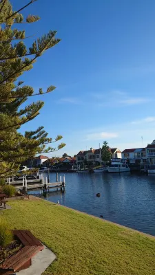 Mariners Cove Waterfront Motel and Apartments Near Hotel Photos
