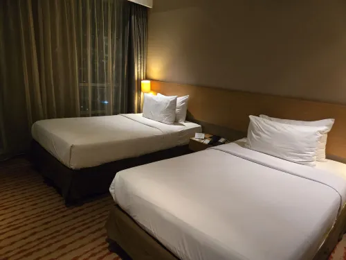 Hotel JS Luwansa Kamar Photos