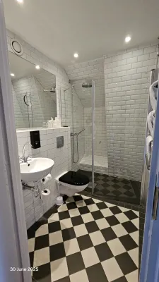 Lady Hamilton Hotel Rooms Photos