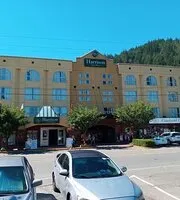 Harrison Lake Hotel Esterni Photos