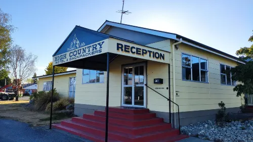 High Country Motel & Backpackers Exterior Photos